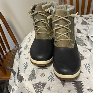 Women’s sperry boots